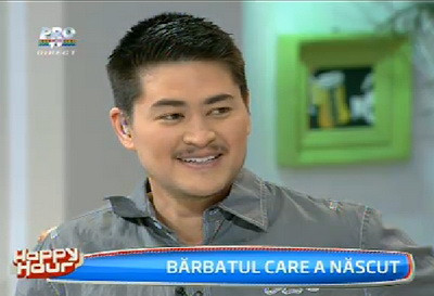 Primul barbat gravid din lume a nascut de trei ori natural!