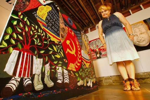 O pictorita romanca a vernisat la LA o expozitie inspirata din comunism