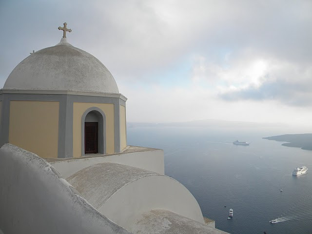 Cât costă o vacanță în Santorini. Ghid complet de buget pentru transport, cazare și distracții