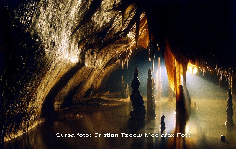 Descoperire istorica. Semne de la stramosii nostri, vechi de 35.000 de ani, in pestera Coliboaia