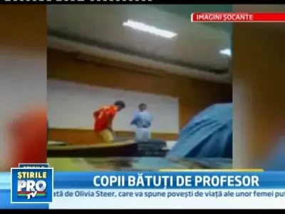 Scandal in Thailanda. Un profesor de arte isi batea cu salbaticie elevii