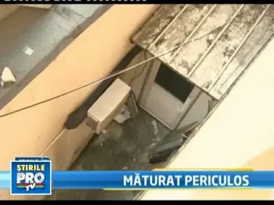 O menajera a cazut de pe acoperisul cladirii unde lucreaza!