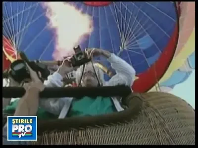 Au aterizat cu balonul fix in mijlocul soselei, printre masini
