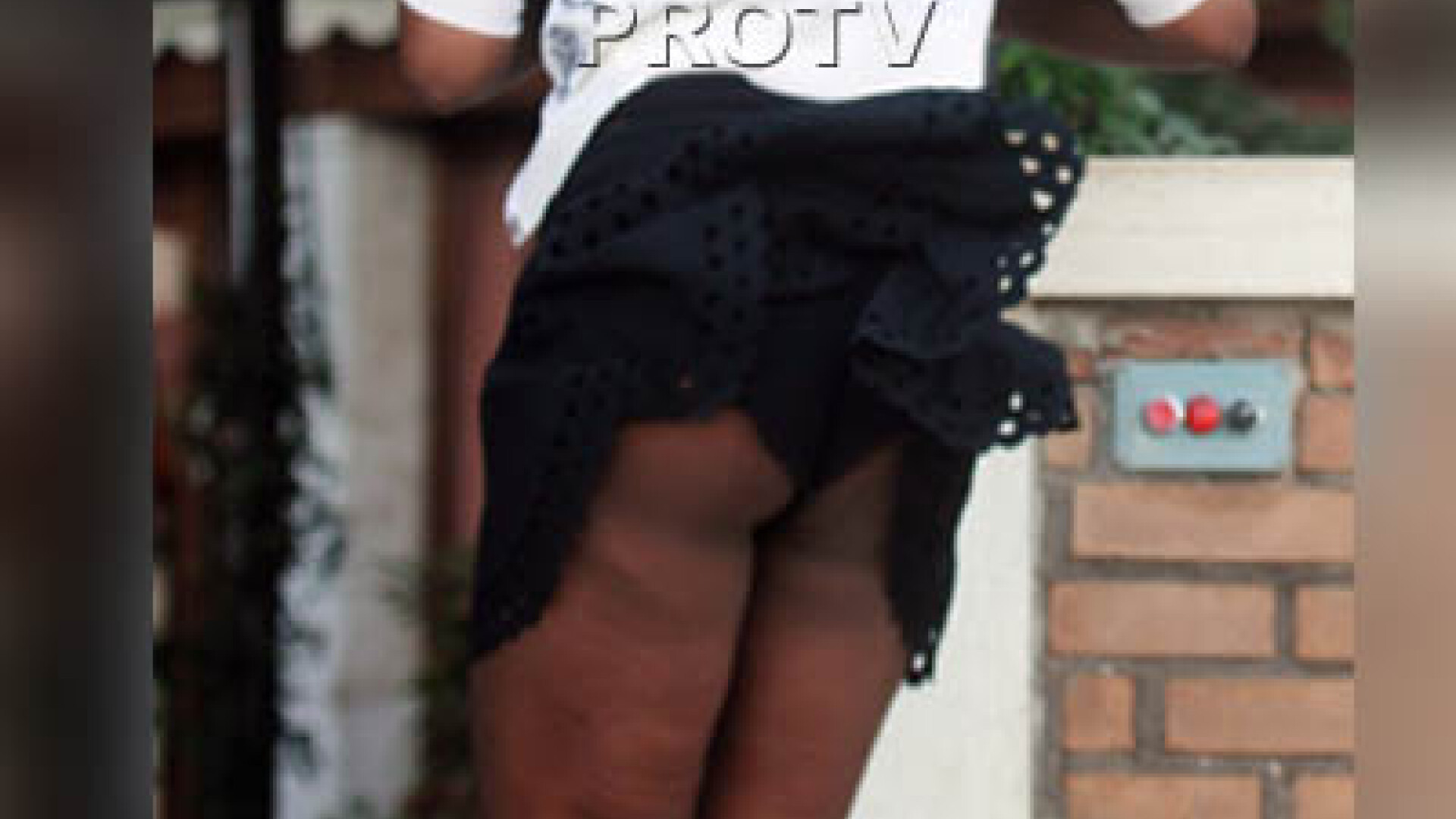 Nici Naomi nu mai e ce-a fost! Celulita, dezvaluita de o pala de vant