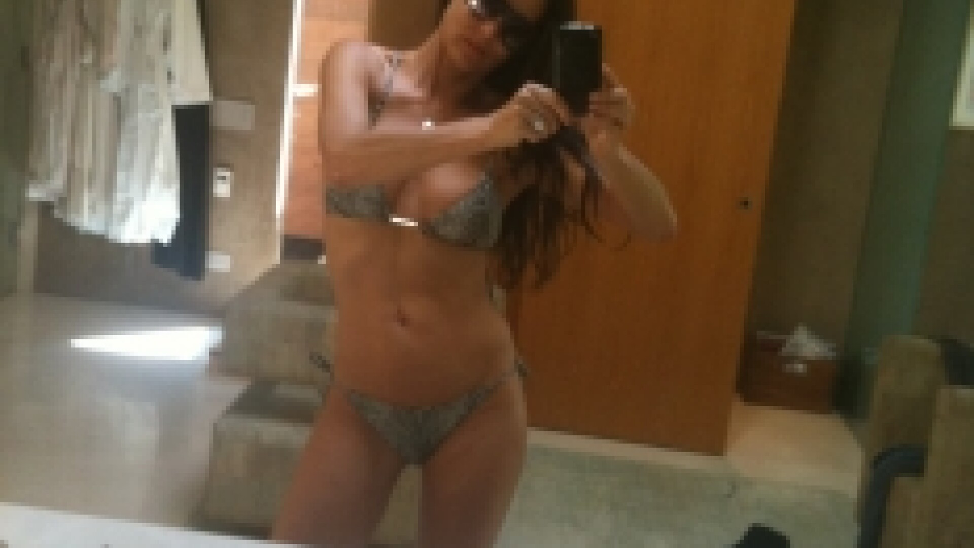 Demi Moore, copiata de amanta lui Kutcher. Poze la indigo in costum de baie