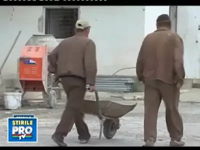 Detinutii dau in judecata firmele la care lucreaza. Nu-si primesc salariile