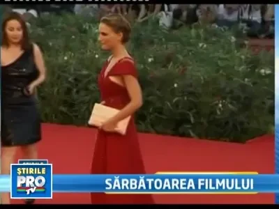 Ultimul racnet in moda, la Venetia: Natalie Portman si Jessica Alba. FOTO