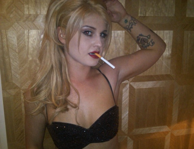 Transformare ULUITOARE! Kelly Osbourne sexy si foarte slaba!