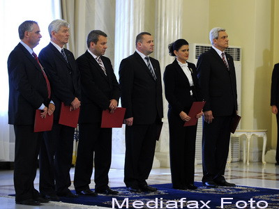 Subordonatii noilor ministri fac pariuri: Cat rezista noii sefi?