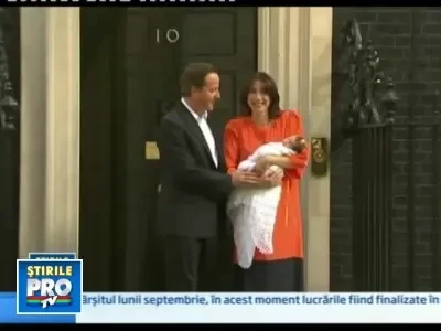 Premierul Marii Britanii, David Cameron, si-a scos mezina in lume