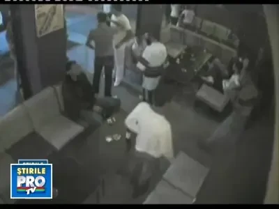 Tanarul batut la discoteca a iesit din coma, dar vorbeste incoerent