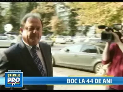 Emil Boc a implinit 44 de ani. Ce-i doriti premierului Romaniei?