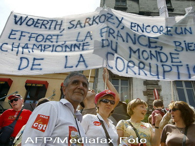 Franta este in greva! Oamenii protesteaza fata de reforma pensiilor