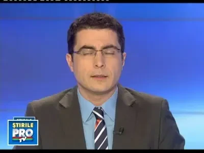 A vrut sa depaseasca o masina stationata si s-a izbit de o basculanta