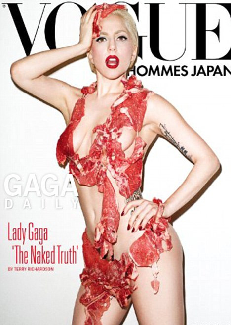 E nebuna de legat. Lady GaGa, in chiloti din carne!