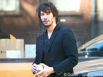 Keanu Reeves, deprimat si neingrijit! Sa fie Charlize Theron de vina?