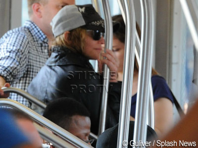 Madonna s-a plimbat cu metroul. Oare stie cat costa cartela?