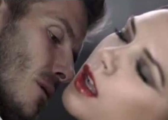 Sex in lift! Protagonistii: David si Victoria Beckham. Video