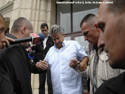 Colegi de celula. Ce-i va spune Vintu lui Popa la intalnirea de 10 ani