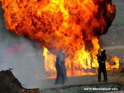 O explozie a facut praf un magazin din Turceni, Gorj. O persoana ranita