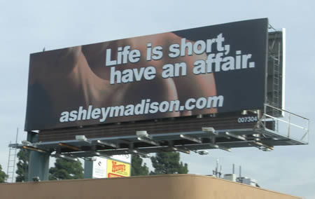 Agentia care iti gaseste amant/a sau adunator de fecale. Top afaceri bizare