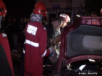 Pericol in Giulesti. O cisterna cu 2 tone de motorina s-a rasturnat