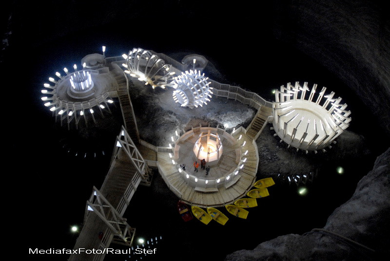 Premiera in Salina Turda. Amfiteatrul a fost transformat intr-un veritabil cinematograf