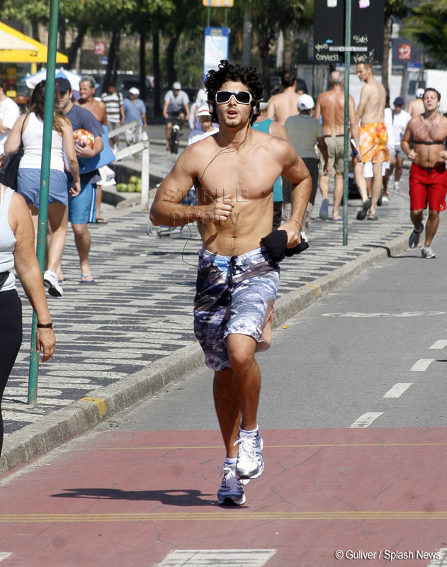 Muschii care au cucerit-o pe Madonna! Jesus Luz, la bustul gol