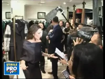 Victoria Beckham are iar par lung! Vezi colectia de rochii de... primavara