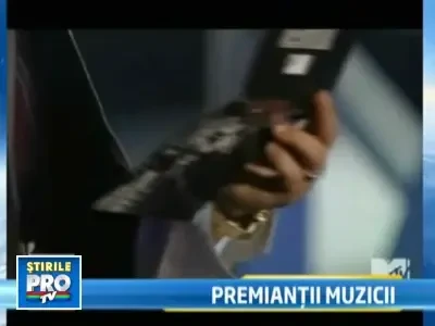 Rochii din carne si portjartiere. Cher si Lady Gaga au socat la MTV VMA