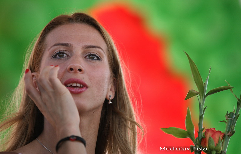 Alina Dumitru: "Acum 4 ani m-a sunat presedintele, acum nu m-a mai sunat nimeni. Nu am votat"