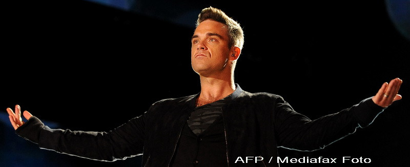 Robbie Williams si-a uitat propria melodie, in fata a 60.000 de fani. Video