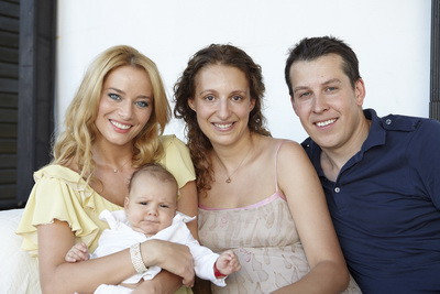 Laura Cosoi a botezat baietelul prietenei ei din copilarie