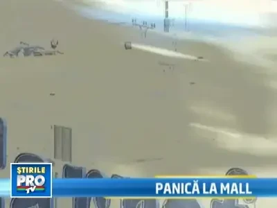 O parte din tavanul galeriei comerciale Vitan-Barzesti s-a prabusit