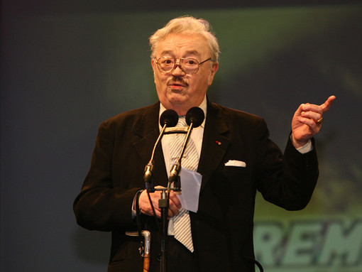 Revista presei: UMILITOR! Maestrul Ioan Lucian are un salariu de 1 leu!