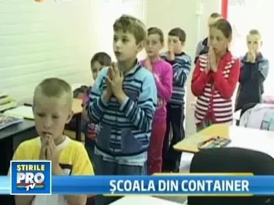 In Romania, ca-n Evul Mediu! Scoala-n container!