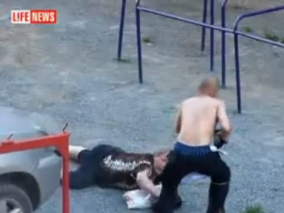 Imagini incredibile in Rusia: o batrana e trasa pe jos de un talhar! VIDEO