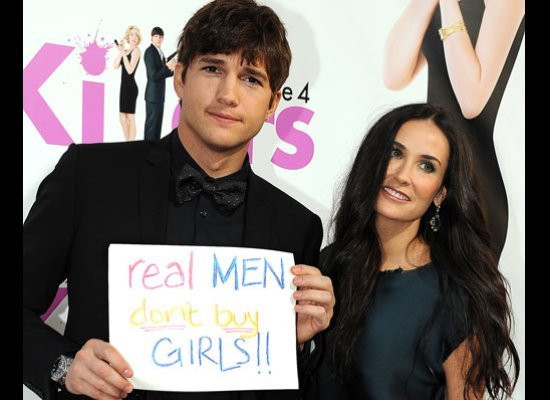 Demi Moore inchide gura lumii. S-a pozat cu Ashton in pat. FOTO