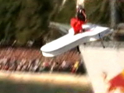 Cine e de vina pentru zborul ratat cu pianul in Dambovita al unei tinere?