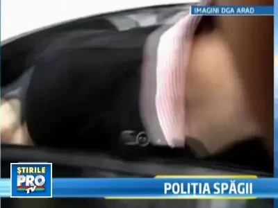 Flagrant! Politist prins in timp ce primea mita 1.600 de euro