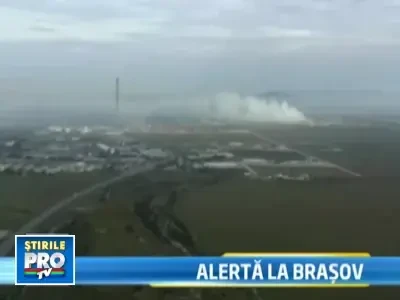 Arde groapa de gunoi a Brasovului. Fumul gros acopera o parte din oras