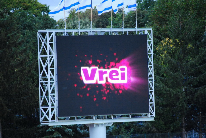 A cerut-o de sotie pe stadion, la meciul cu FC Brasov. FOTO