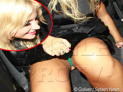Pixie Lott ne arata chiloteii! Sunt de un verde electrizant