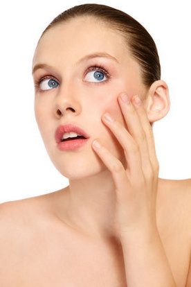 Problemele care se ascund in spatele acneei. De ce trebuie sa consultam dermatologul