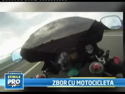 Inconstienta sora cu moartea! S-a filmat pe motor cu 299 km/h