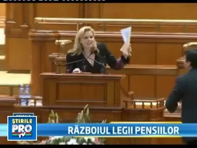 Razboiul pe marginea legii pensiilor continua. Basescu stia de negocieri