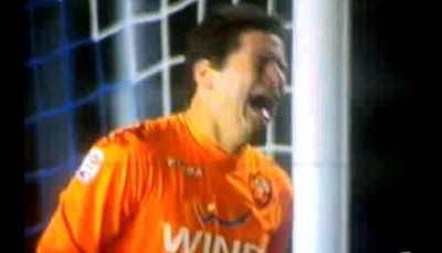 Imagini SOCANTE! Portarul Romei a aparat PLANGAND de durere