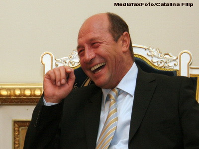 Basescu: Ii inteleg pe cei ce protesteaza din cauza scaderii salariilor