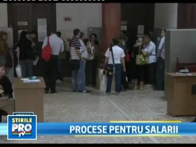 Disperati din cauza salariilor reduse, mii de bugetari ataca statul!