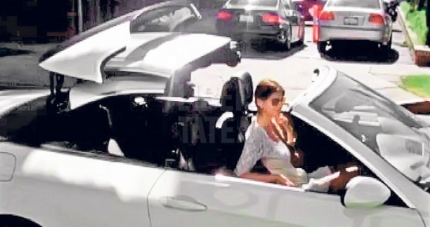 Moni Columbeanu, "arogante" pe strazile din L.A cu Rolls Royce-ul unui amic